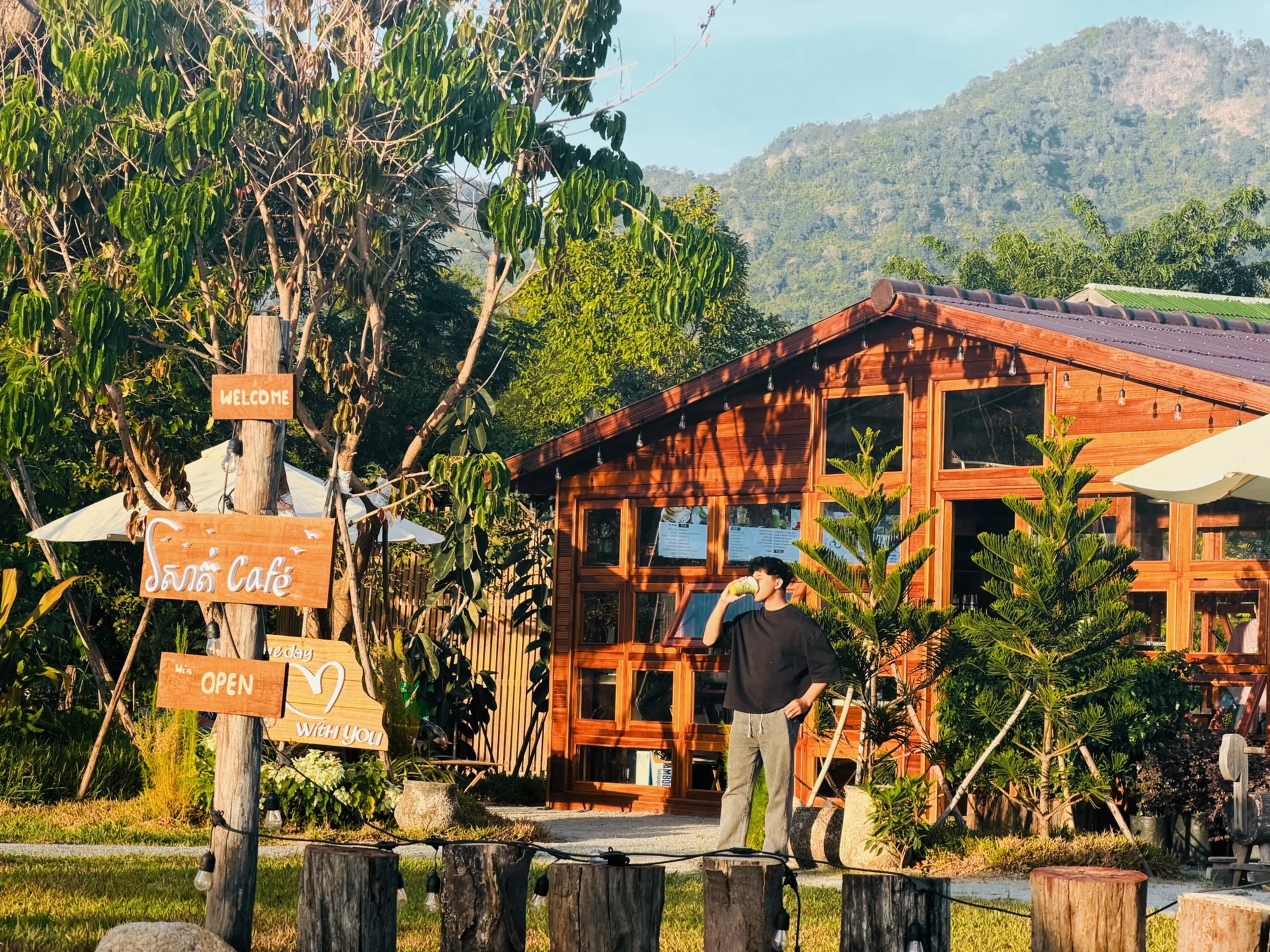 Café Rosat wooden building